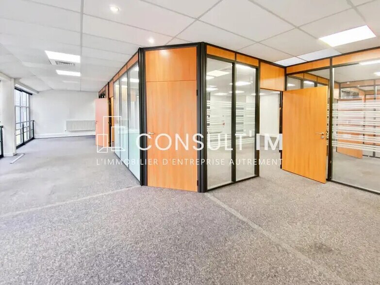 Bureau dans Courbevoie à louer - Photo de l’immeuble – Image 2 sur 9