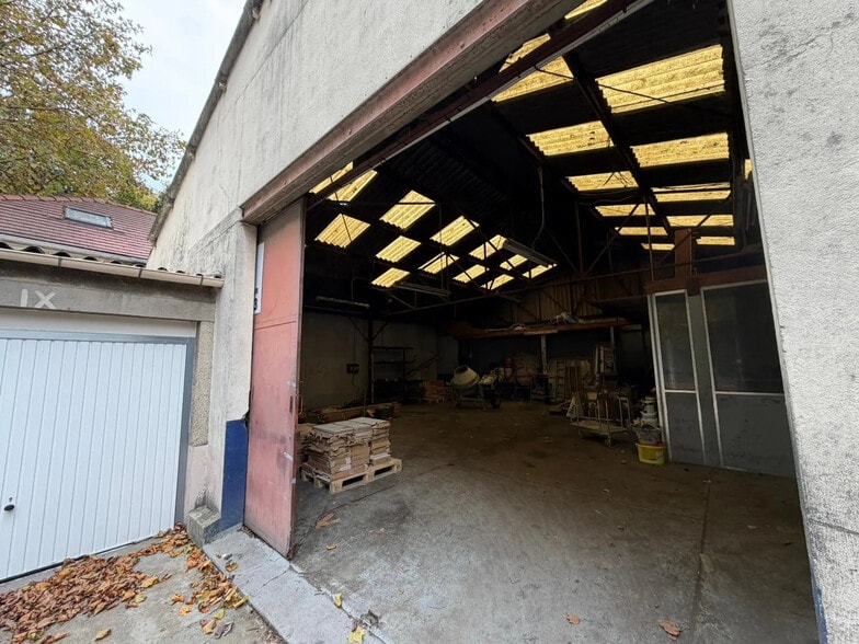 Local d'activités dans Villeneuve-Saint-Georges à vendre - Photo de l’immeuble – Image 3 sur 7