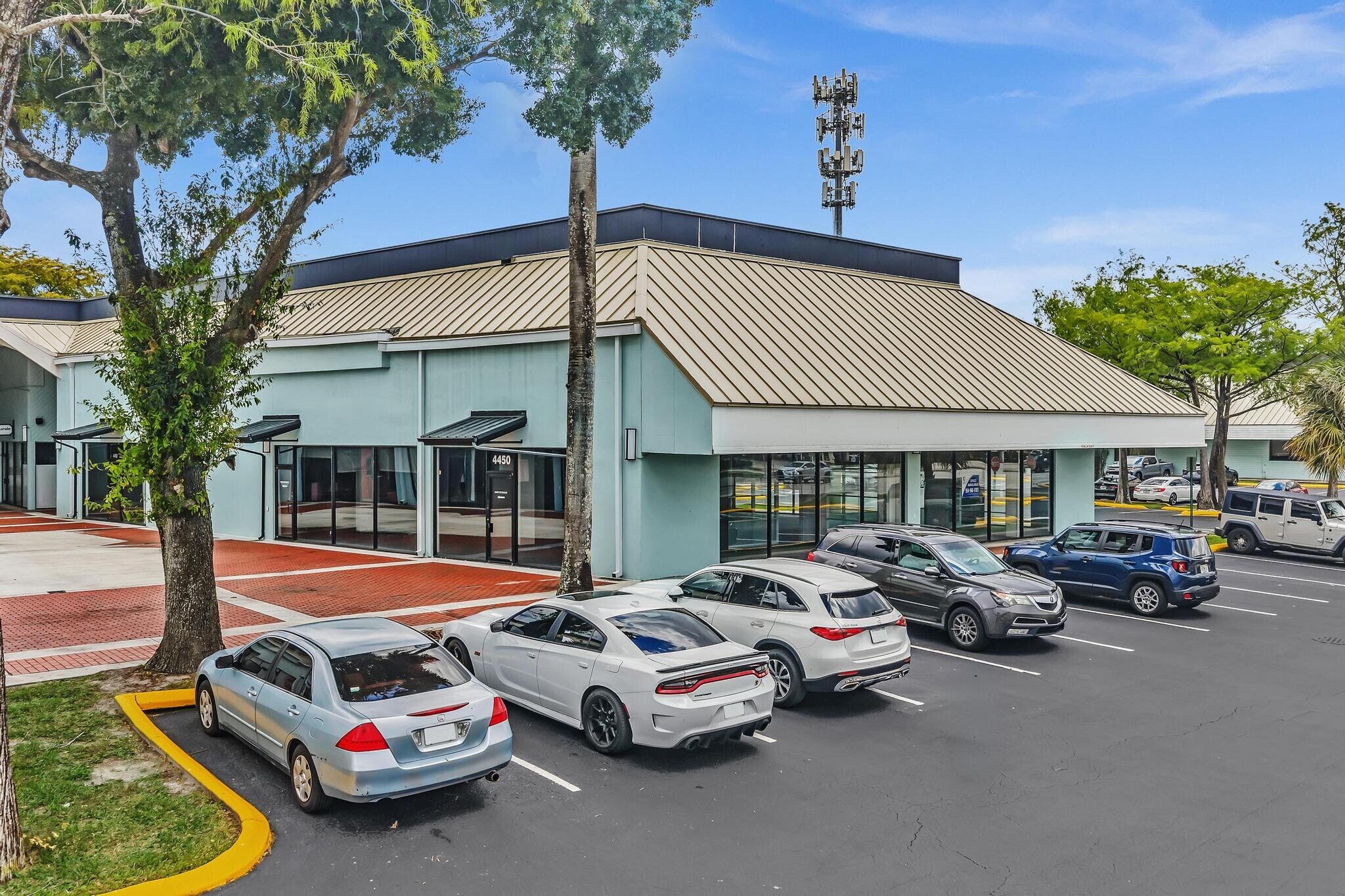 4412-4678 N University Dr, Lauderhill, FL à louer Photo de l’immeuble– Image 1 sur 12