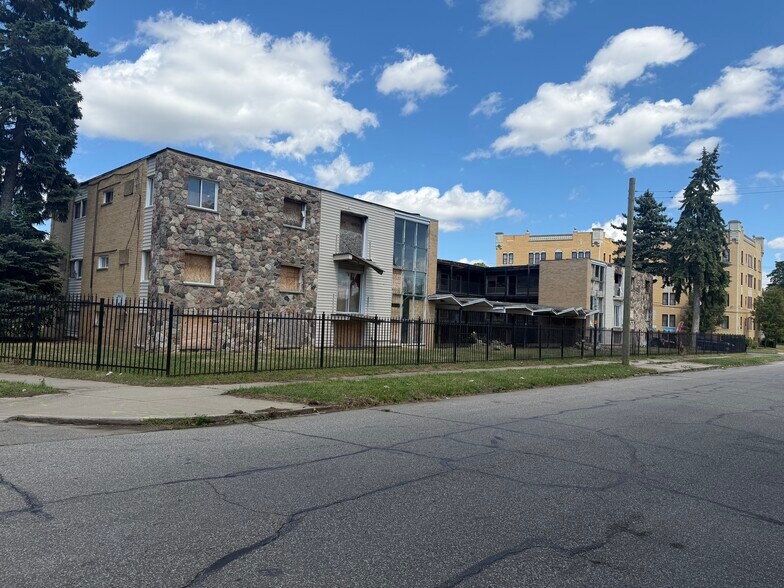 820-830 Merton Rd, Detroit, MI à vendre - Photo de l’immeuble – Image 1 sur 11