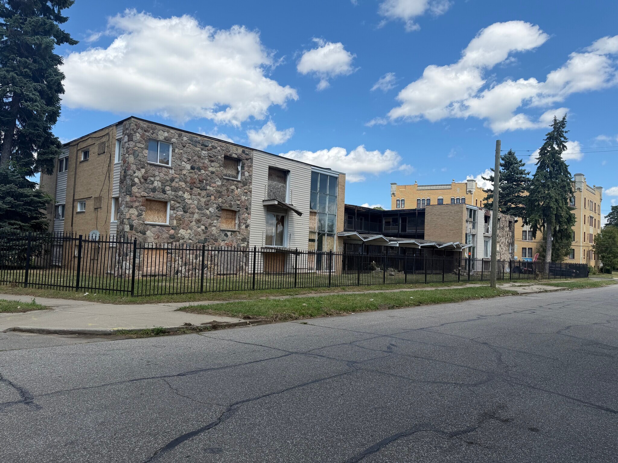 820-830 Merton Rd, Detroit, MI à vendre Photo de l’immeuble– Image 1 sur 12