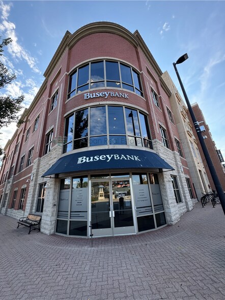 301 S Main St, Naperville, IL à louer - Photo de l’immeuble – Image 2 sur 12