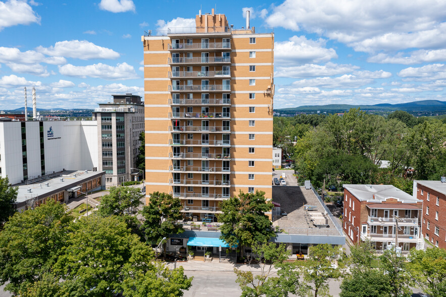125 Boul Benoît-XV, Québec, QC à louer - Photo de l’immeuble – Image 2 sur 3