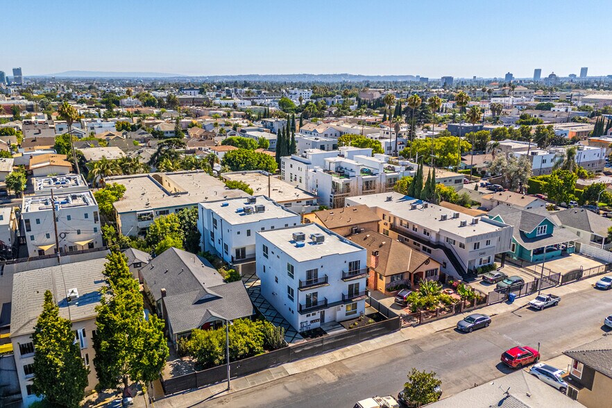 5436 Romaine St, Los Angeles, CA à vendre - Photo de l’immeuble – Image 2 sur 43