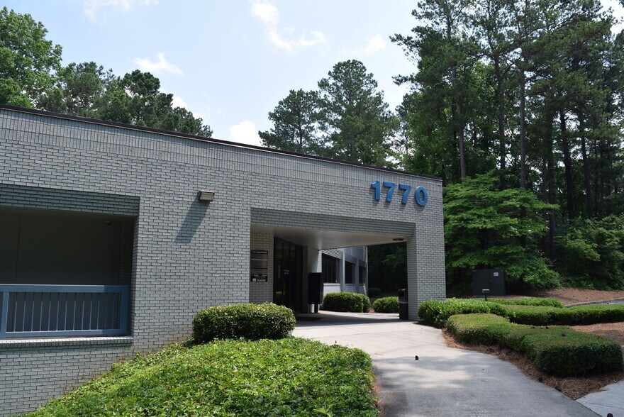 1770 The Exchange SE, Atlanta, GA à vendre - Photo de l’immeuble – Image 2 sur 11