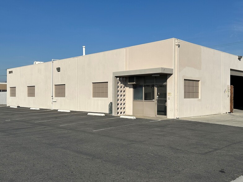 231 N Euclid Way, Anaheim, CA à louer - Photo de l’immeuble – Image 3 sur 11