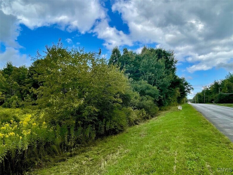 Maiden Lane Rd, Oswego, NY à vendre - Photo principale – Image 1 sur 8