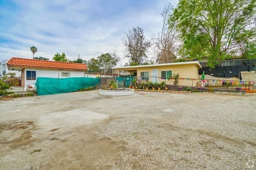 2010 E Route 66, Glendora, CA à vendre - Photo principale – Image 1 sur 12