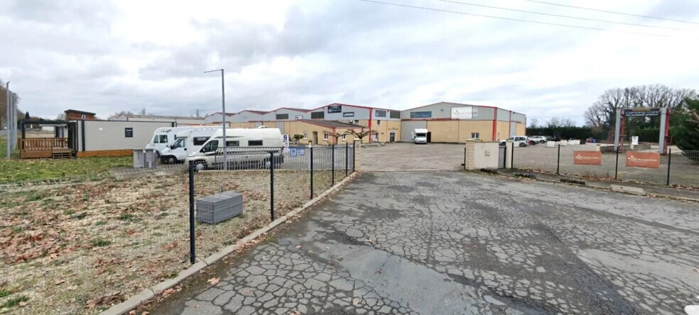 Local d'activités dans Labastide-de-Lévis à vendre - Photo de l’immeuble – Image 3 sur 12