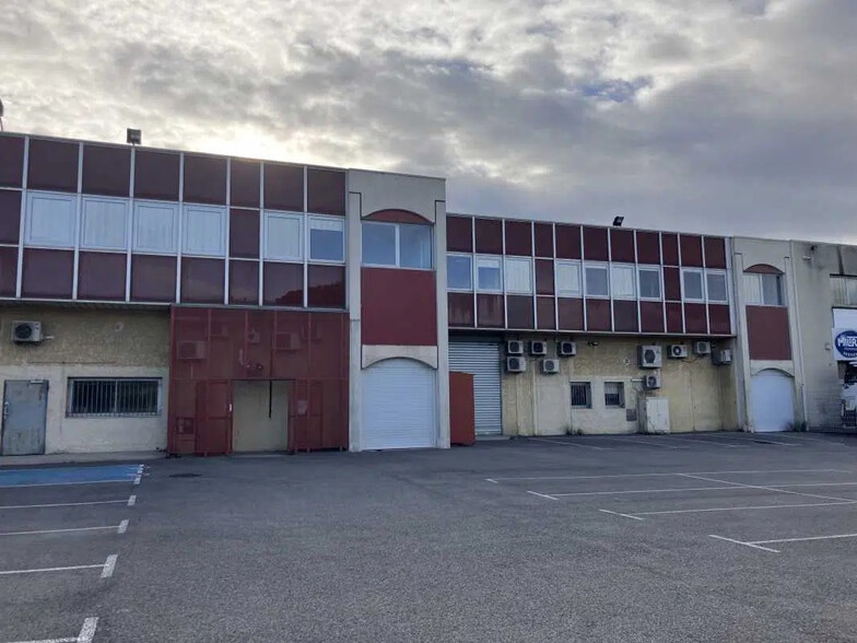 685 Rue Georges Claude, Aix-en-Provence à louer - Photo de l’immeuble – Image 2 sur 5