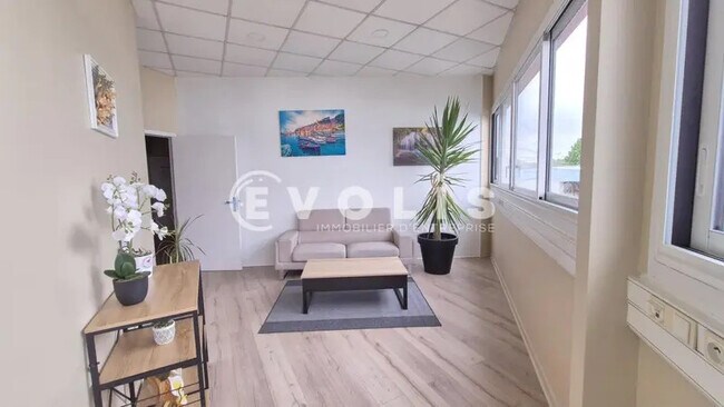Plus de détails pour Bureau à louer