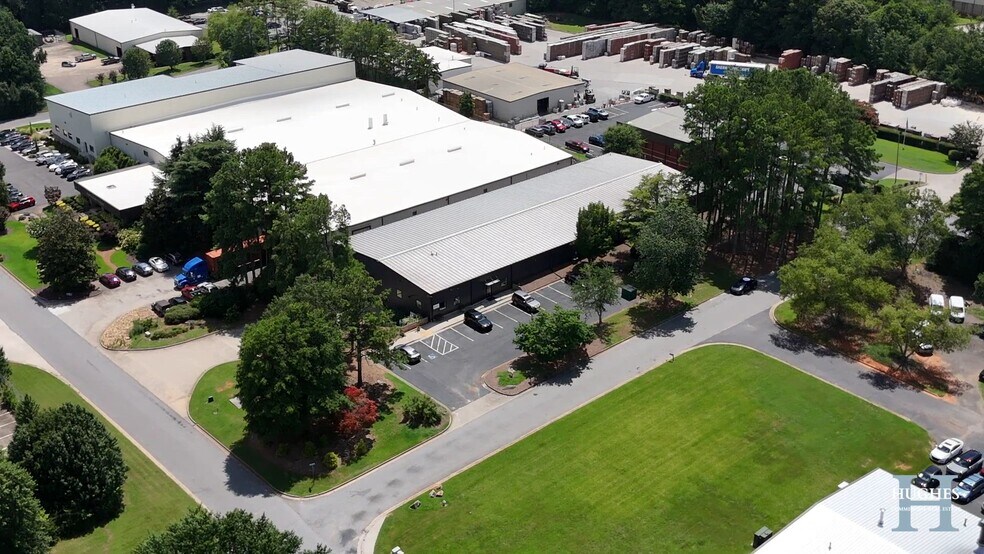 2460 Industrial Park Blvd, Cumming, GA à vendre - Vidéo sur l’annonce professionnelle – Image 2 sur 10