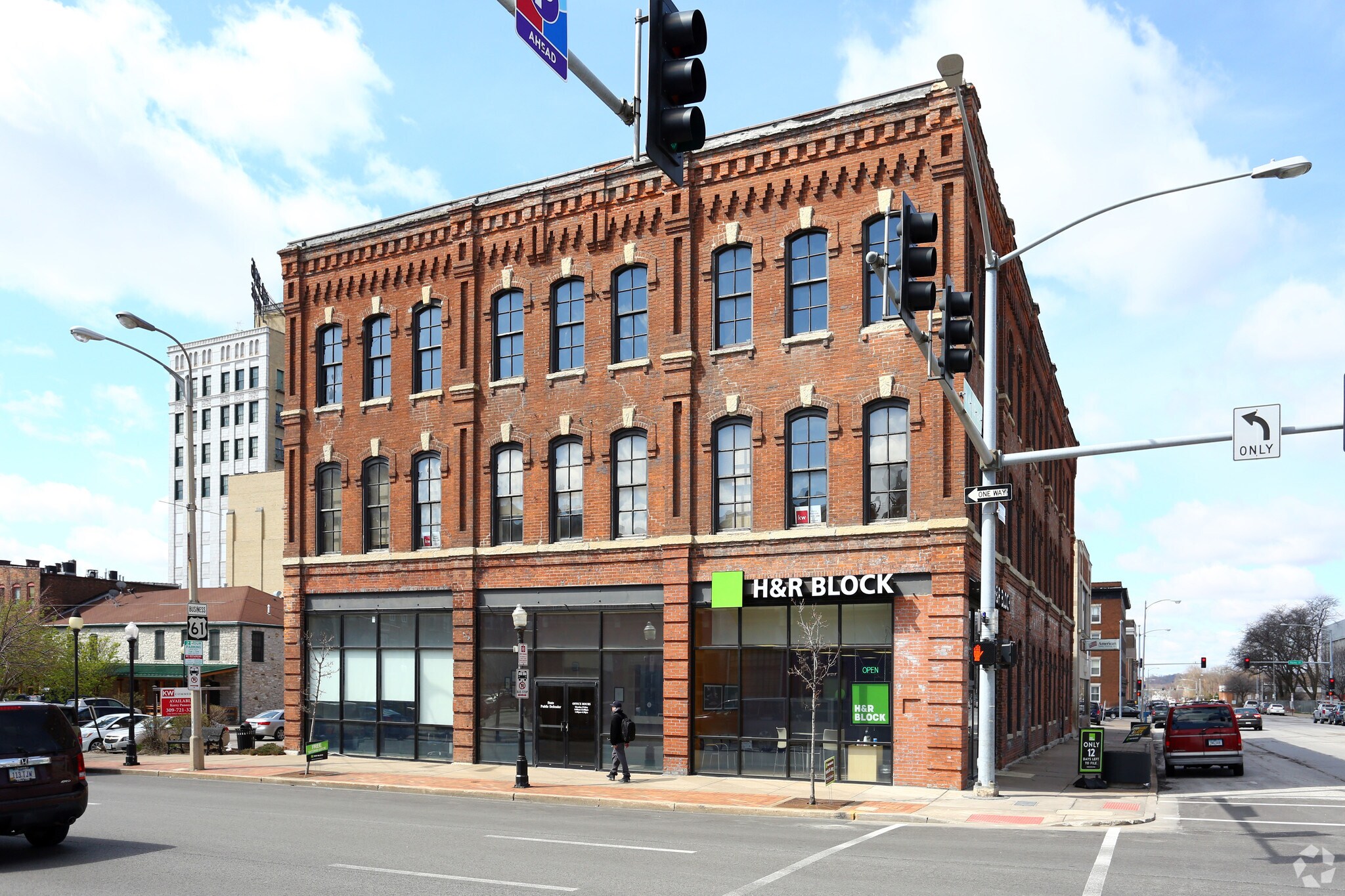 332 N Harrison St, Davenport, IA à louer Photo principale– Image 1 sur 13