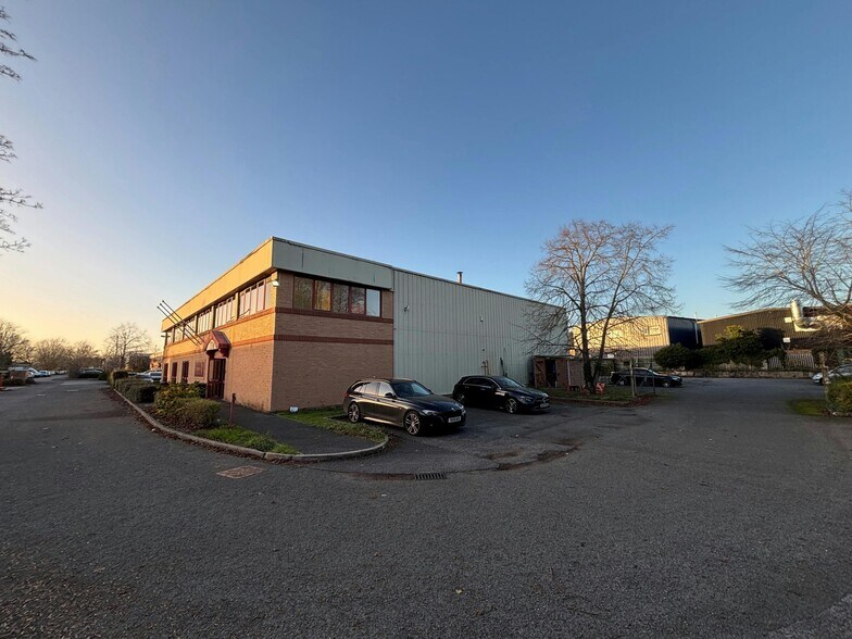 Avenue Two, Witney à louer - Photo principale – Image 1 sur 6