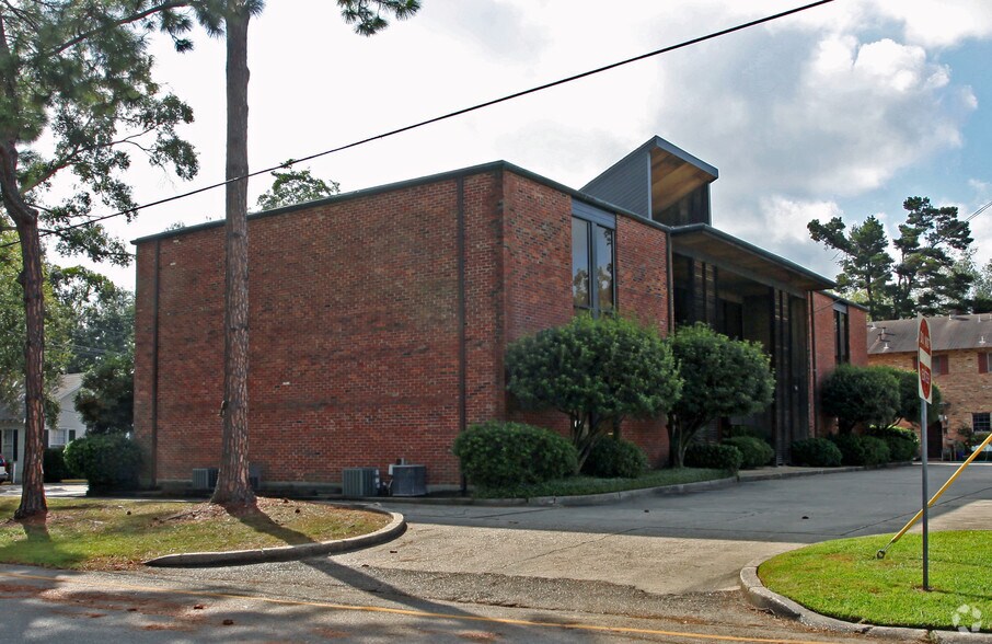717 S Foster Dr, Baton Rouge, LA à louer - Photo de l’immeuble – Image 2 sur 3