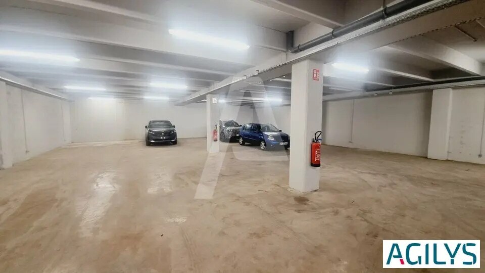 Local d’activités dans Palaiseau à louer - Photo de l’immeuble – Image 3 sur 4