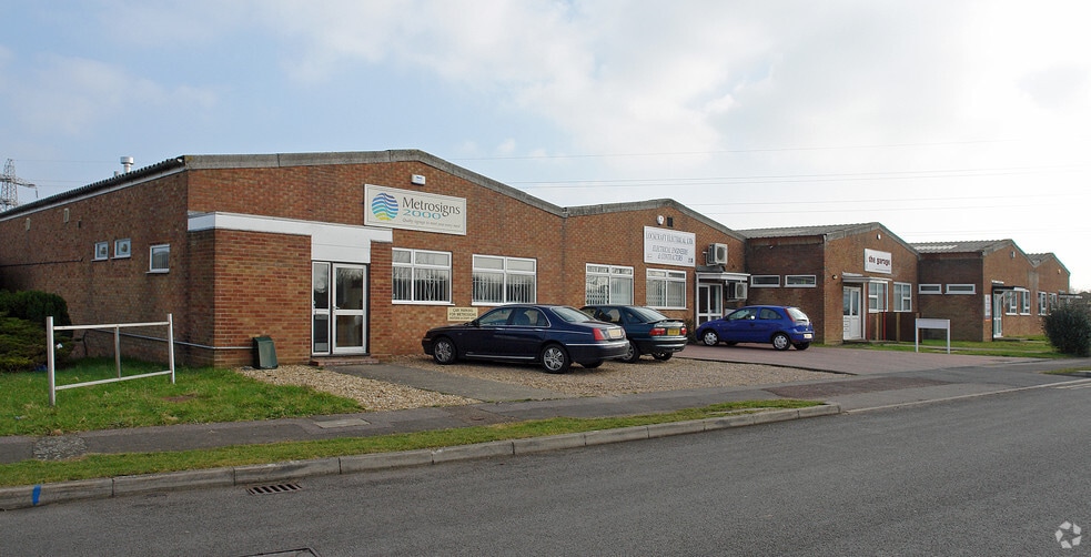 Manton Ln, Bedford à louer - Photo principale – Image 1 sur 2