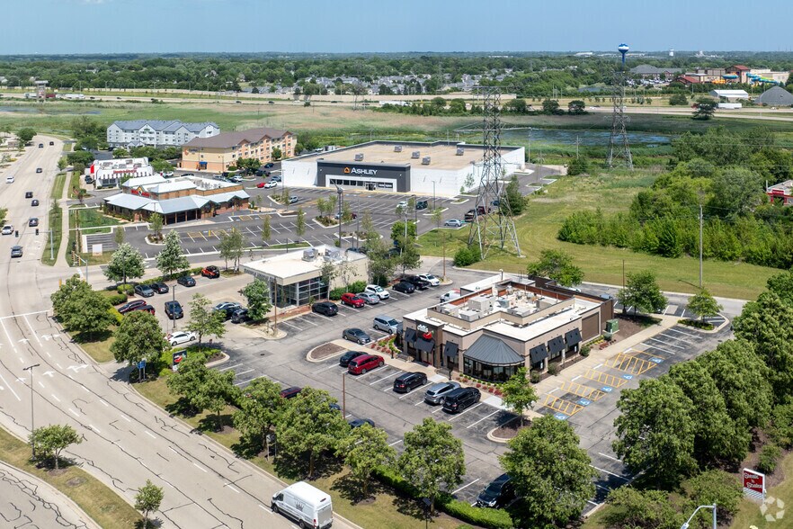 6050 Gurnee Mills Cir E, Gurnee, IL à vendre - Aérien – Image 2 sur 5