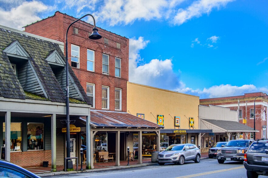 627 W King St, Boone, NC à louer - Photo de l’immeuble – Image 2 sur 5