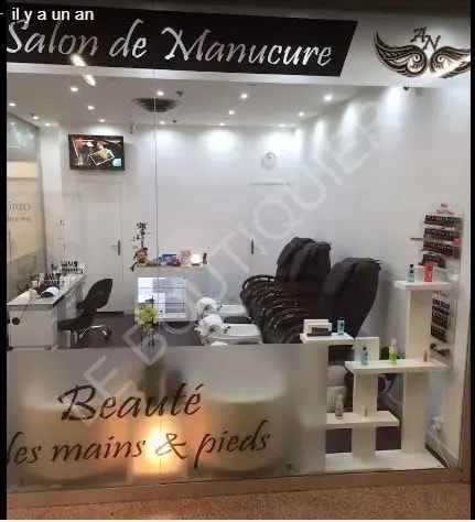 Local commercial dans Courbevoie à vendre - Photo de l’immeuble – Image 3 sur 4