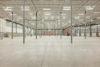 Plus de détails pour 6000 Rte Transcanadienne, Saint-Laurent, QC - Industriel/Logistique à louer