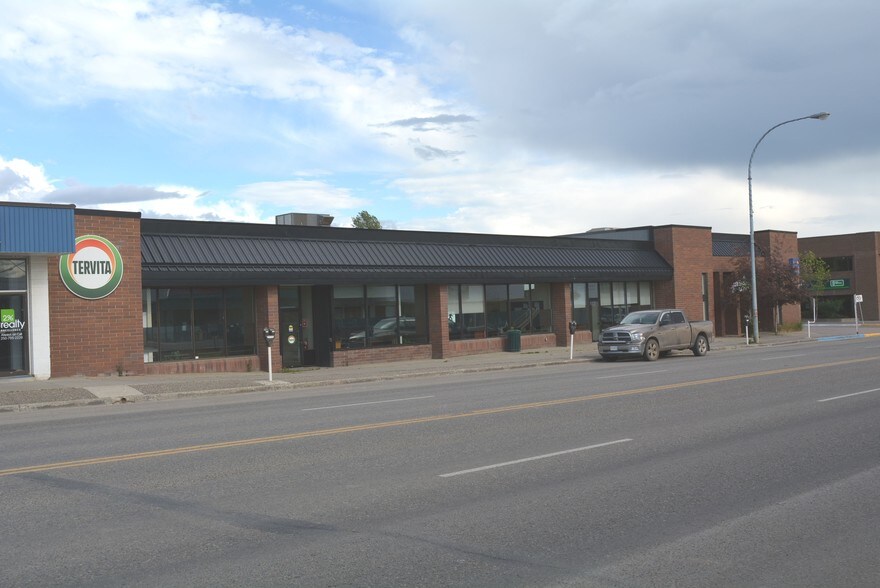 10215 100th St, Fort St John, BC à louer - Photo de l’immeuble – Image 3 sur 4