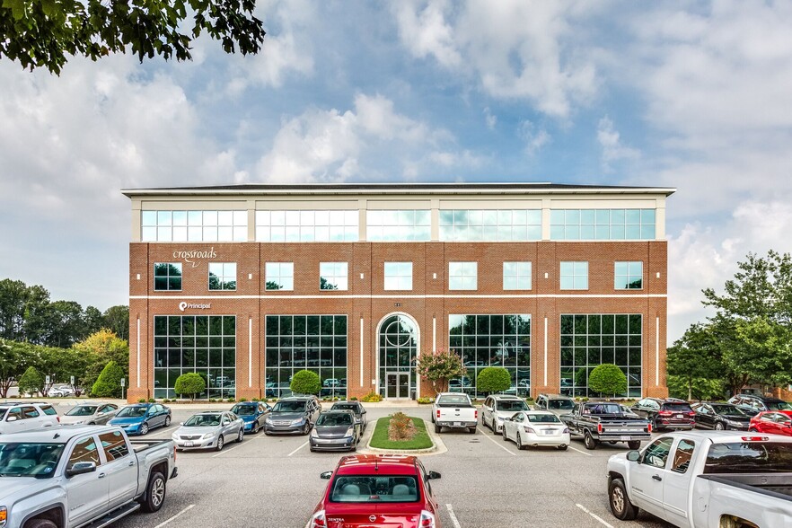 445 Dolley Madison Rd, Greensboro, NC à louer - Photo de l’immeuble – Image 1 sur 6