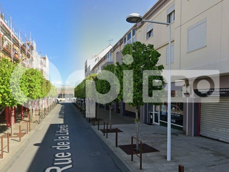 Local commercial dans Moissy Cramayel à louer - Photo de l’immeuble – Image 3 sur 4