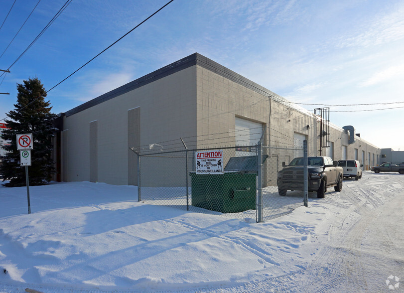 15355-15393 117th Ave NW, Edmonton, AB à louer - Photo de l’immeuble – Image 2 sur 8