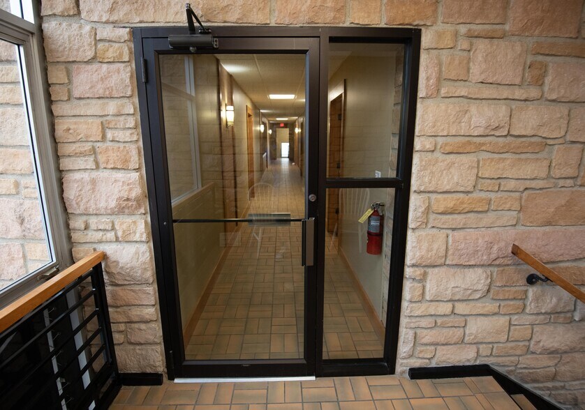 1221 3rd Ave SW, Rochester, MN à louer - Photo de l’immeuble – Image 2 sur 11