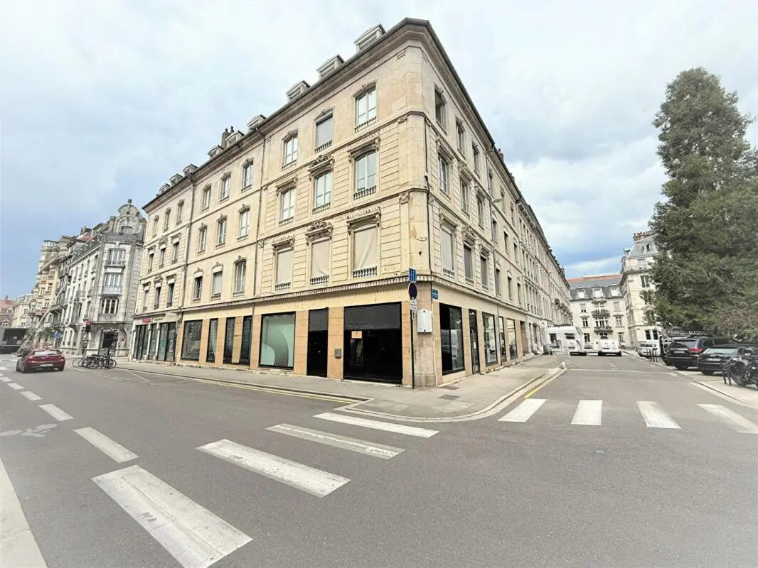 Local commercial dans Besançon à louer Photo de l’immeuble– Image 1 sur 7