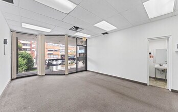 751-757 Pape Ave, Toronto, ON à louer Photo intérieure– Image 1 sur 19