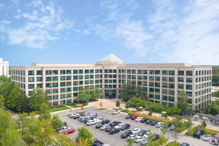 10 N Martingale Rd, Schaumburg, IL à louer - Photo principale – Image 1 sur 20