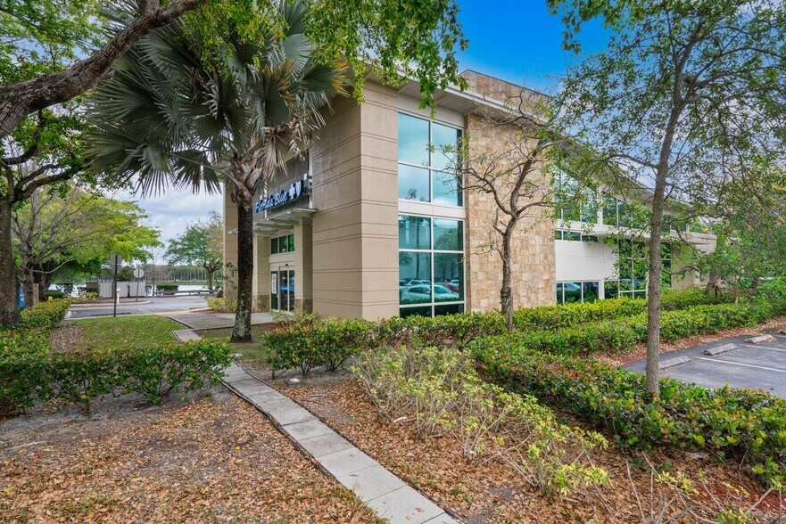 1970 Sawgrass Mills Cir, Fort Lauderdale, FL à vendre - Photo de l’immeuble – Image 3 sur 11
