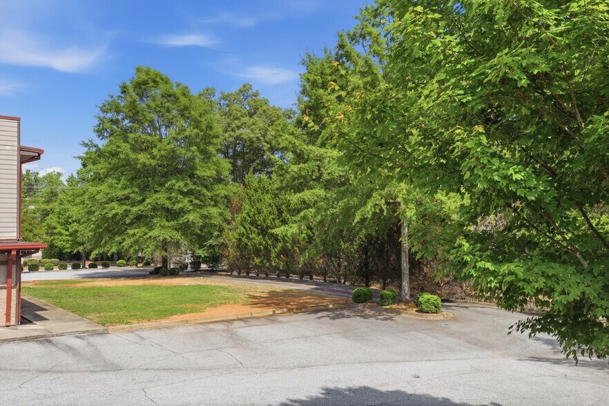 142 Mall Connector Rd, Greenville, SC à vendre - Photo de l’immeuble – Image 2 sur 27