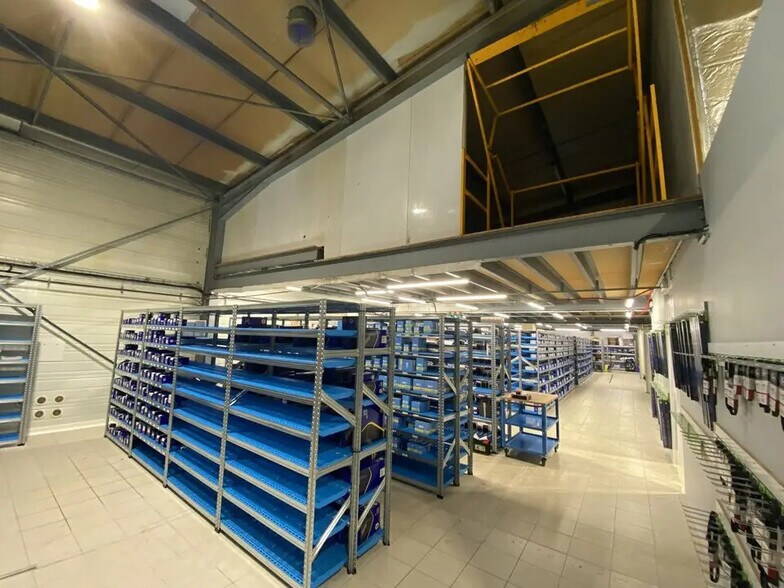 Local d’activités dans La Teste-de-Buch à louer - Photo intérieure – Image 1 sur 9