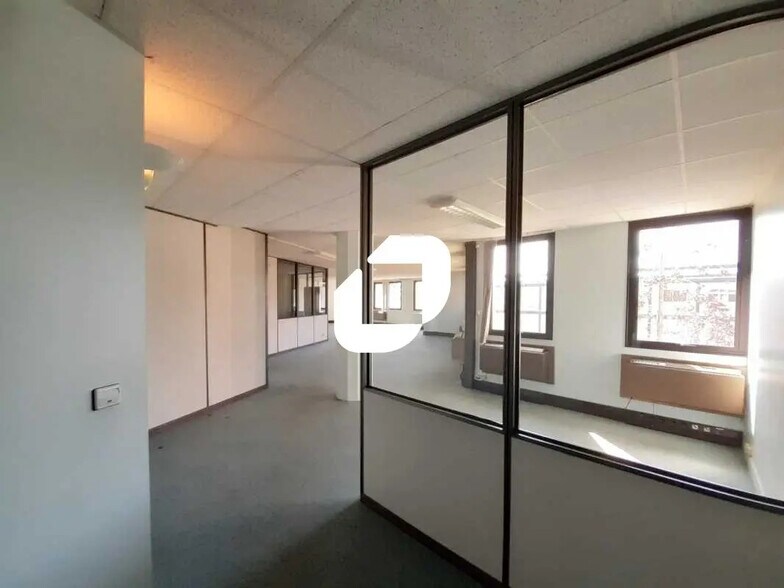 Bureau dans Saint-Aubin à vendre - Photo de l’immeuble – Image 3 sur 8