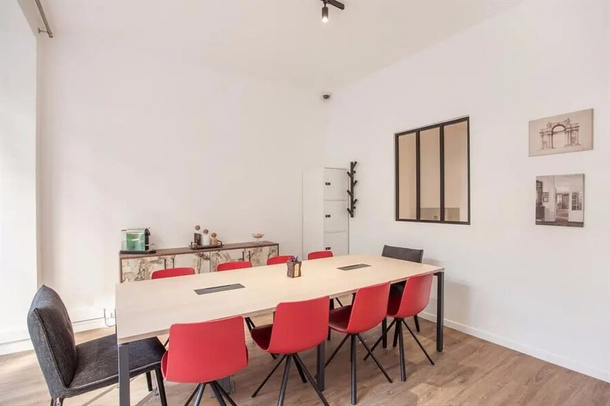 Local commercial dans Paris à louer - Photo de l’immeuble – Image 2 sur 5