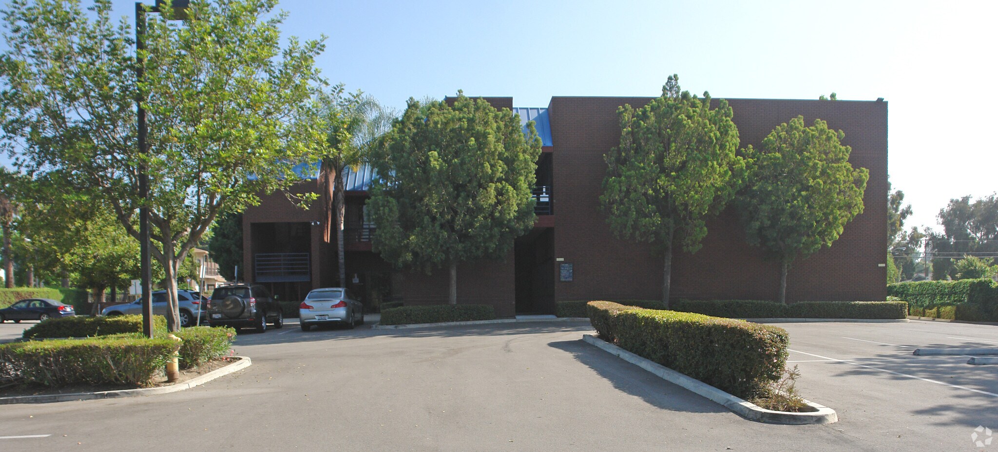 350 Vinton Ave, Pomona, CA à louer Photo de l’immeuble– Image 1 sur 9