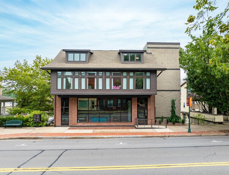 111-113 N Market St, Selinsgrove, PA à louer - Photo de l’immeuble – Image 1 sur 11