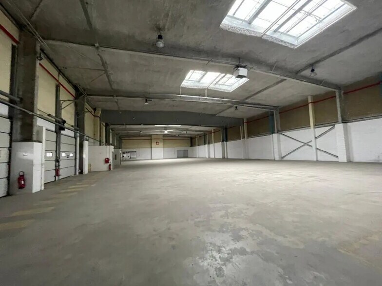 Industriel/Logistique dans Paris à louer - Photo de l’immeuble – Image 2 sur 3