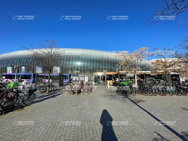 Bureau dans Strasbourg à louer - Photo de l’immeuble – Image 3 sur 38