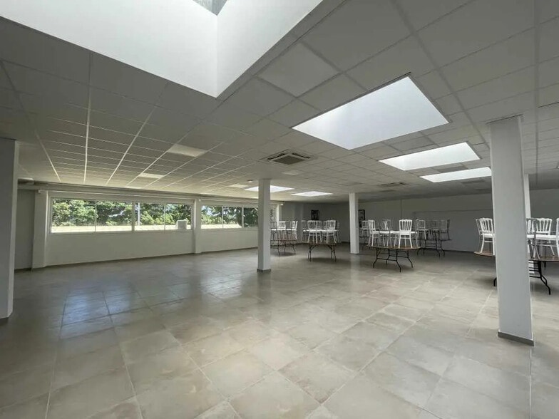 Bureau dans Bresles à vendre - Photo de l’immeuble – Image 1 sur 13