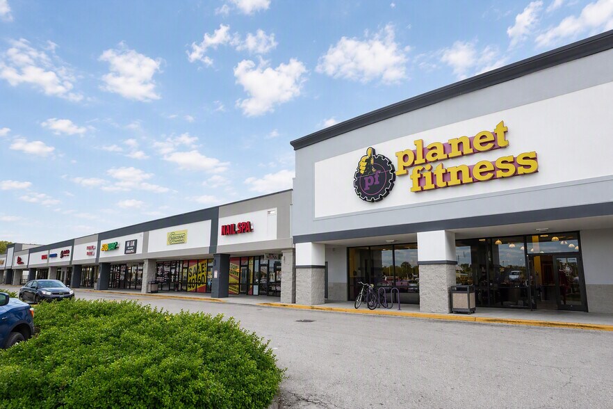 15201 N Cleveland Ave, North Fort Myers, FL à louer - Photo de l’immeuble – Image 3 sur 8