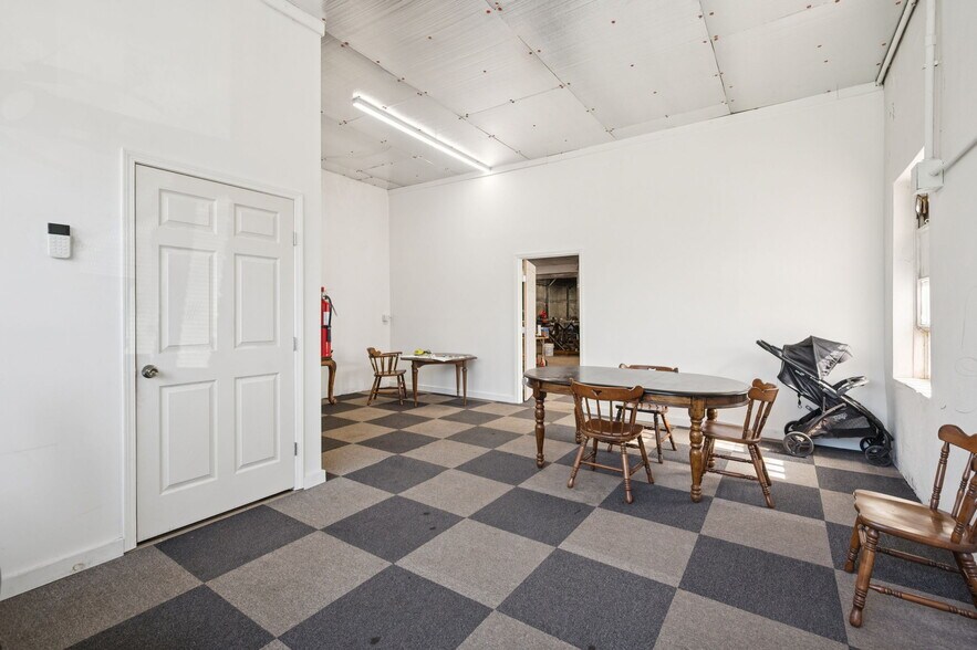 10058 E Wilson Rd, Independence, MO à vendre - Photo de l’immeuble – Image 3 sur 15