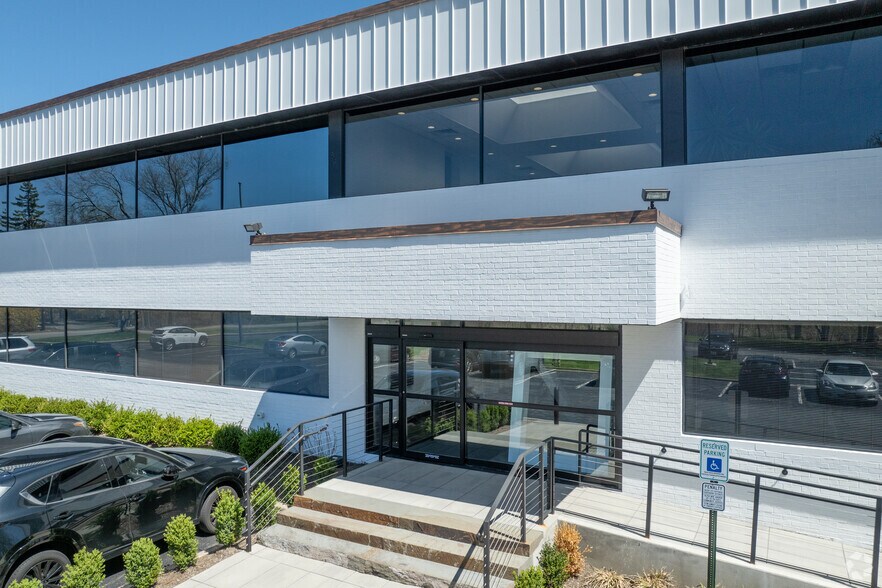 160 Summit Ave, Montvale, NJ à louer - Photo de l’immeuble – Image 2 sur 12