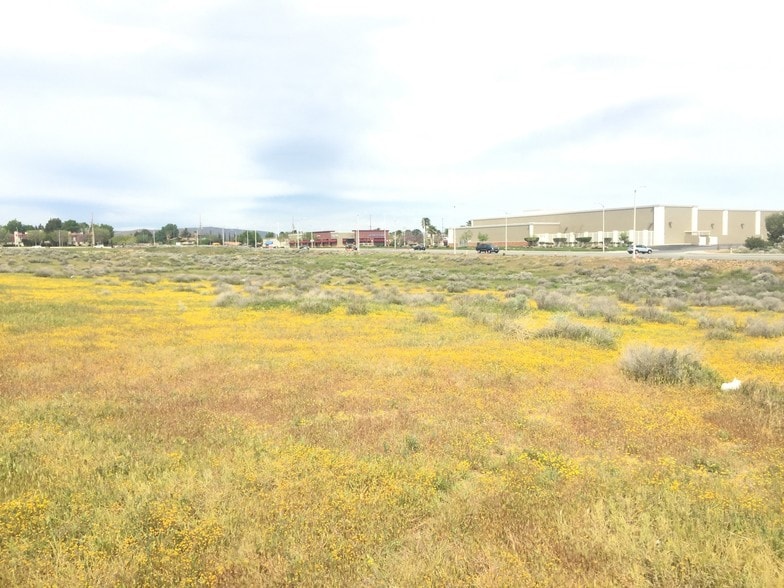 SWC Technology Dr. & Trade Center, Palmdale, CA à vendre - Photo principale – Image 1 sur 4