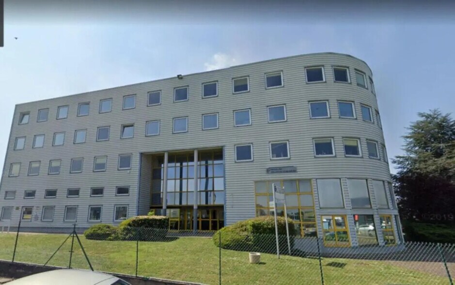 Bureau dans Plaisir à louer - Photo de l’immeuble – Image 1 sur 9