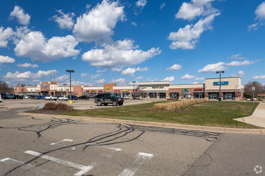 5860-5990 Sashabaw Rd, Independence Township, MI à louer - Photo de l’immeuble – Image 1 sur 5