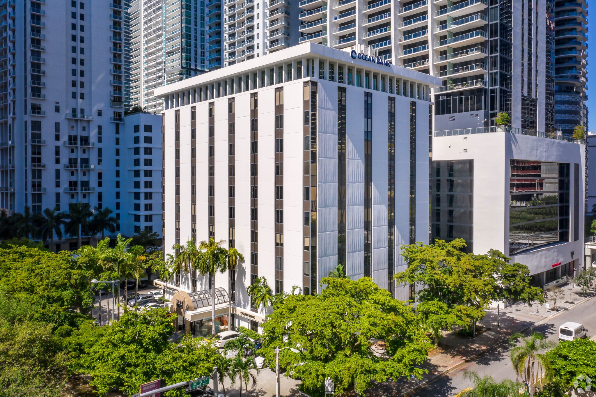 1000 brickell Ave, Miami, FL à louer Photo de l’immeuble– Image 1 sur 23